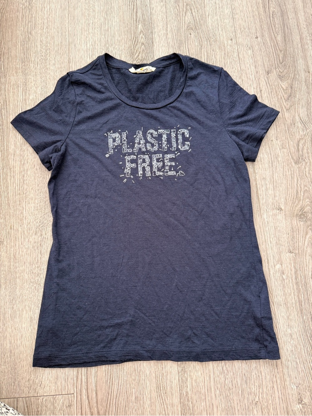 Icebreaker Tech Lite Plastic Free graphic t shirt women size M
